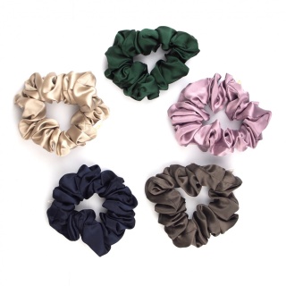 Jedwabna gumka do włosów scrunchie zielona JGS-004