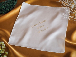 Jedwabna szatka do Chrztu - ręczna personalizacja