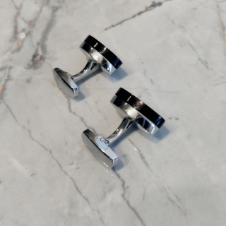 Original oval cufflinks with a black stone