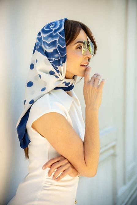 AM-078 Hand-painted green silk scarf 90x90cm