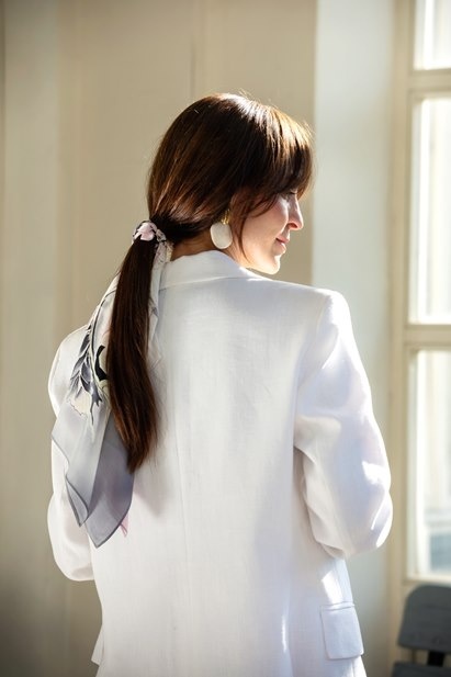 Hand-Painted Silk Scarf with Floral Motif, Grey and Pink, 70x70cm – AM7-729