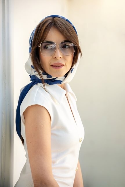 Apaszka jedwabna, ręcznie malowana, Błękitna róża 90x90cm AM-630