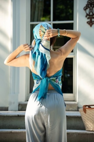 AM-177 Hand-painted silk scarf, 90x90cm