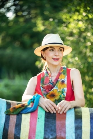 Silk crochet hand-painted Wildflowers 55x55cm AM5-026