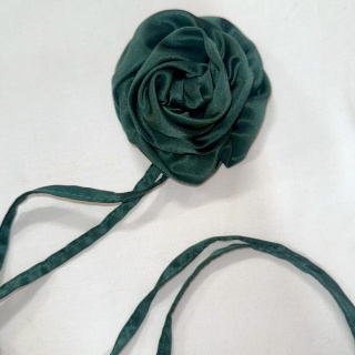Róża na szyję choker damski jedwabny butelkowa zieleń