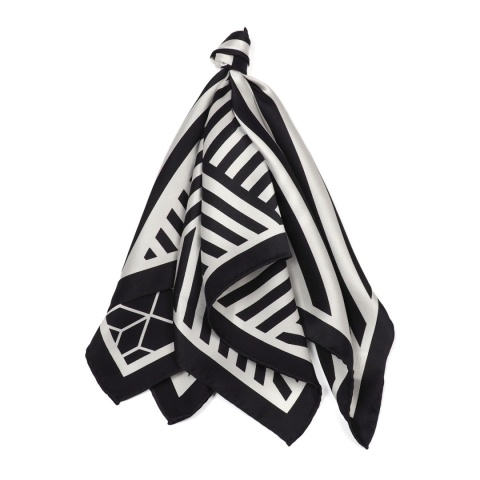 Jedwabna apaszka dwustronna w geometryczne wzory 68x68 cm AD7-078