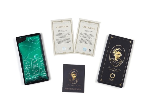 Silk scarf Maria Skłodowska-Curie 68x68 cm AD7-047