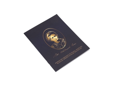 Silk scarf Maria Skłodowska-Curie 68x68 cm AD7-047