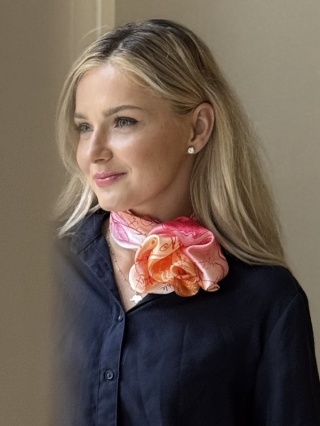 Apaszka jedwabna Wisława Szymborska Nic dwa razy 68x68cm AD7-500