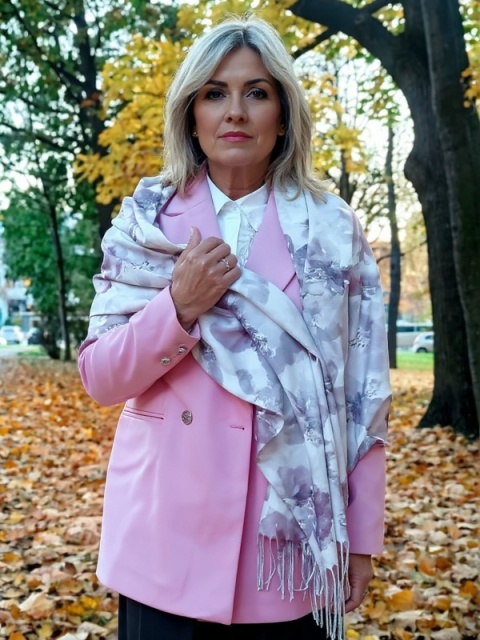 Szal zimowy w kwiaty z frędzlami różowy 200x70cm