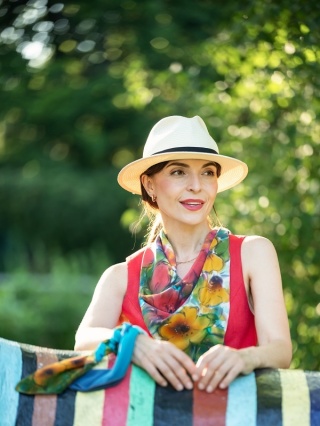 AM7-026 Hand-painted silk scarf with wildflowers, 70x70cm