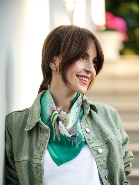 Gawroszka jedwabna ręcznie malowana, Bukiet ecru 55x55cm AM5-045