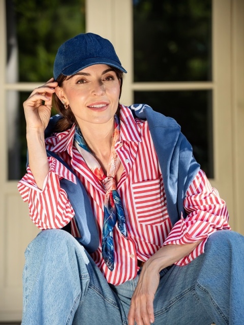 Silk scarf with two-sided dragonfly 68x68cm AD7-032